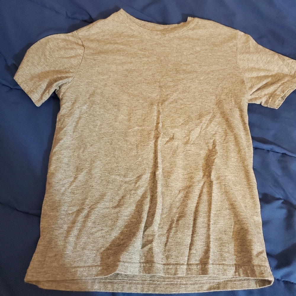 Gray tshirt